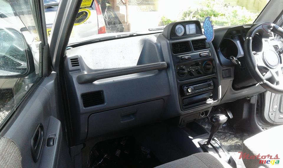 1997' Mitsubishi Pajero photo #4