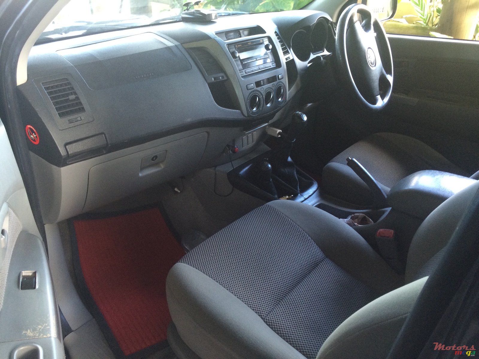 2010' Toyota Hilux photo #2