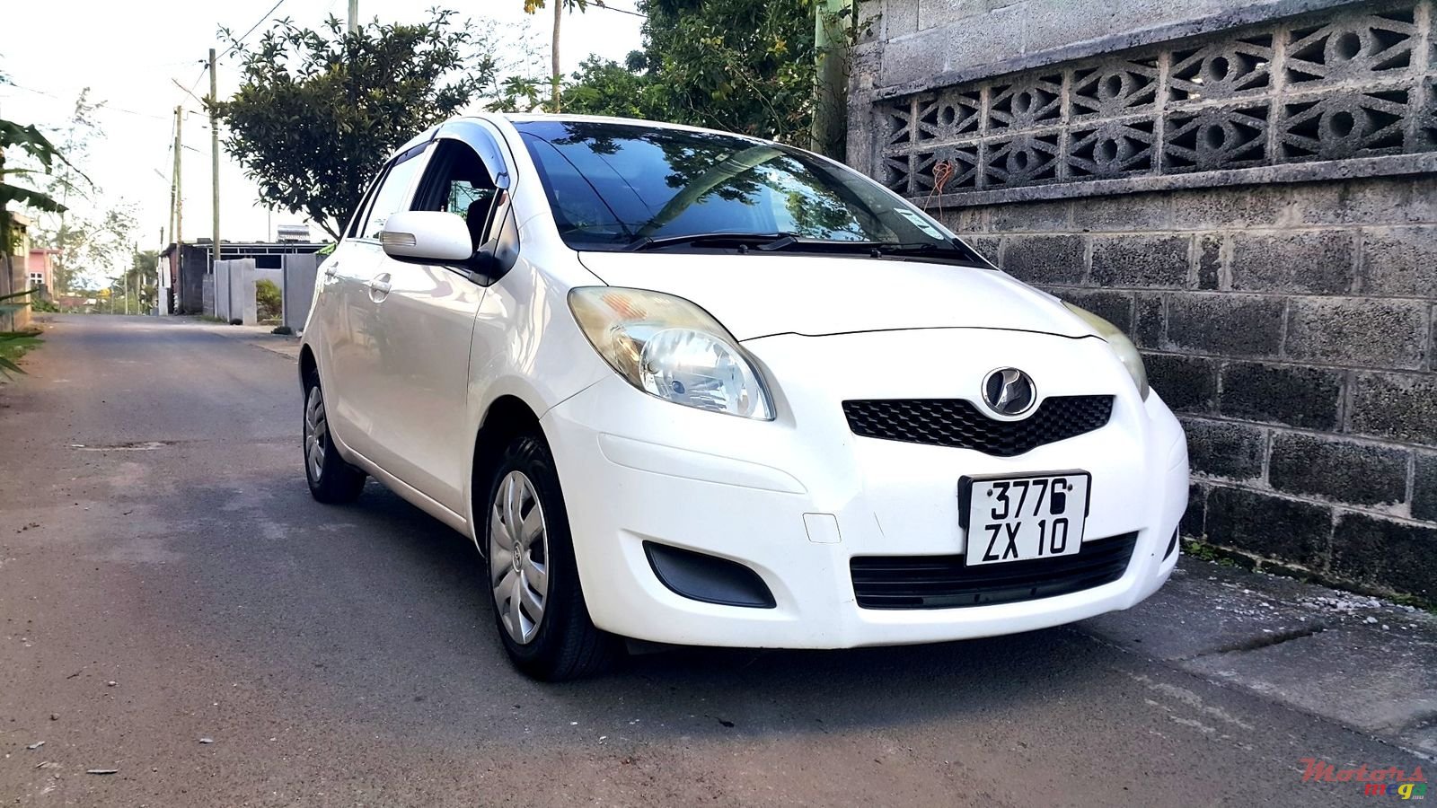 2010' Toyota Vitz 990 photo #1