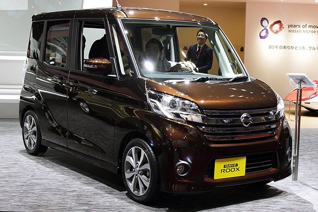 2014 Nissan Dayz Roox Is the Littlest High-Roof Van You Ever Did See