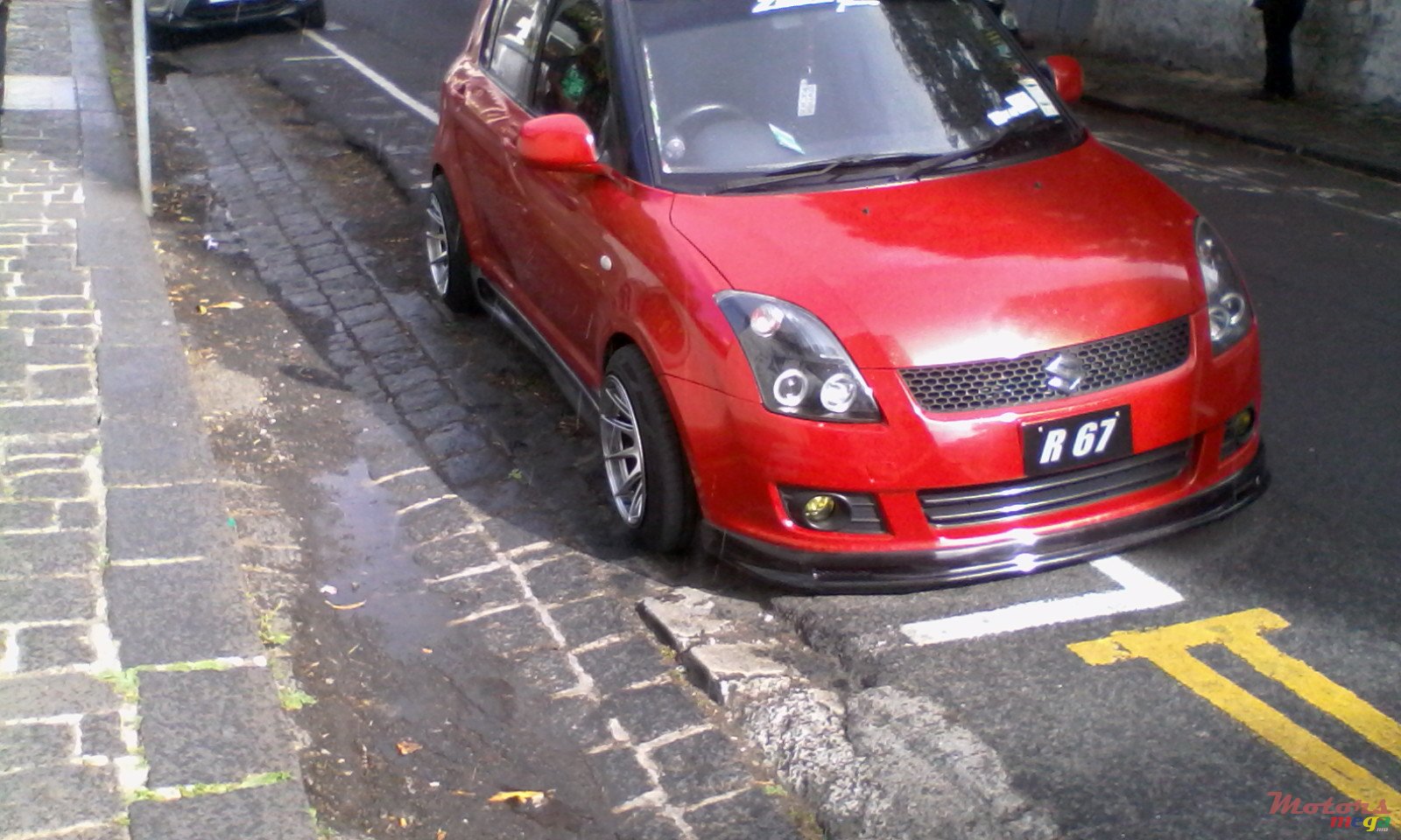 2010' Suzuki Swift photo #2