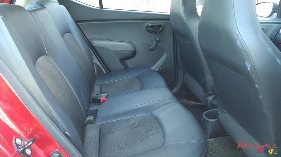 2012' Hyundai i10 photo #5