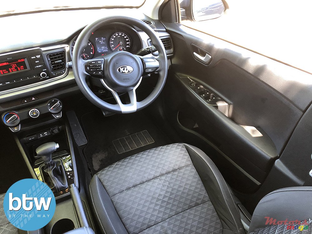 2017' Kia Rio photo #5