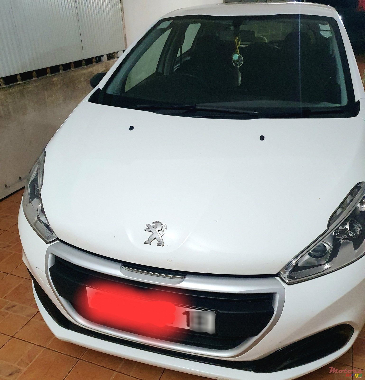 2018' Peugeot 208 1.2 pure tech photo #1