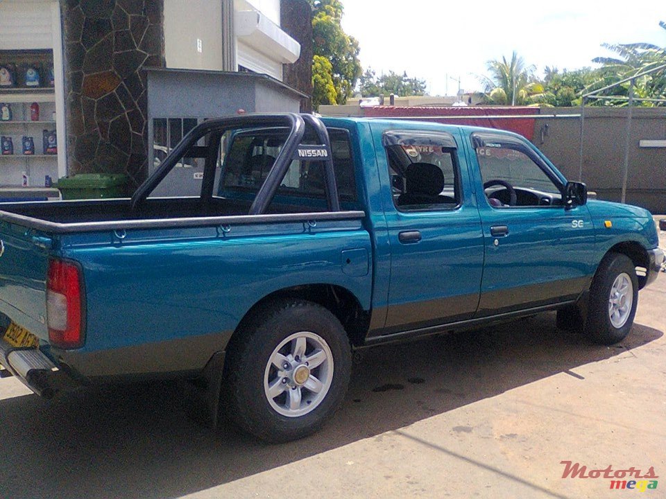 2000' Nissan Hardbody photo #2