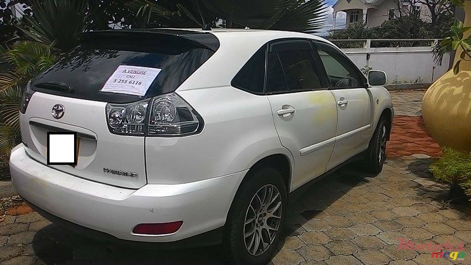 2004' Toyota Harrier photo #3