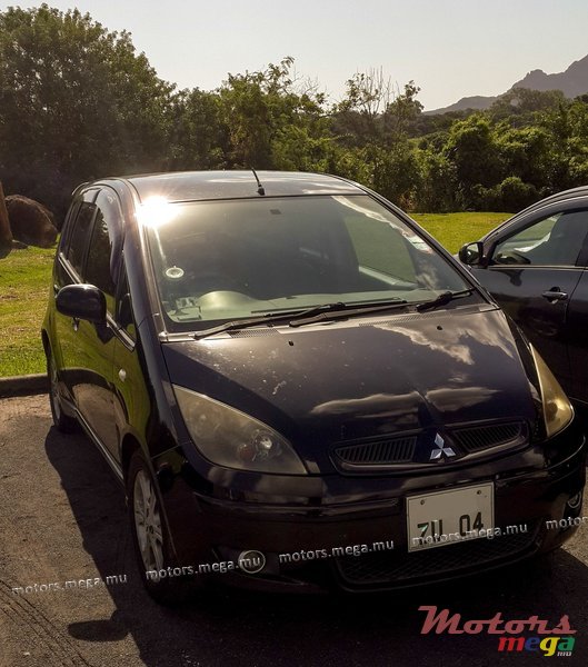 2004' Mitsubishi photo #1