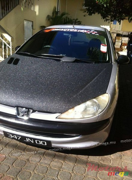 2000' Peugeot photo #2