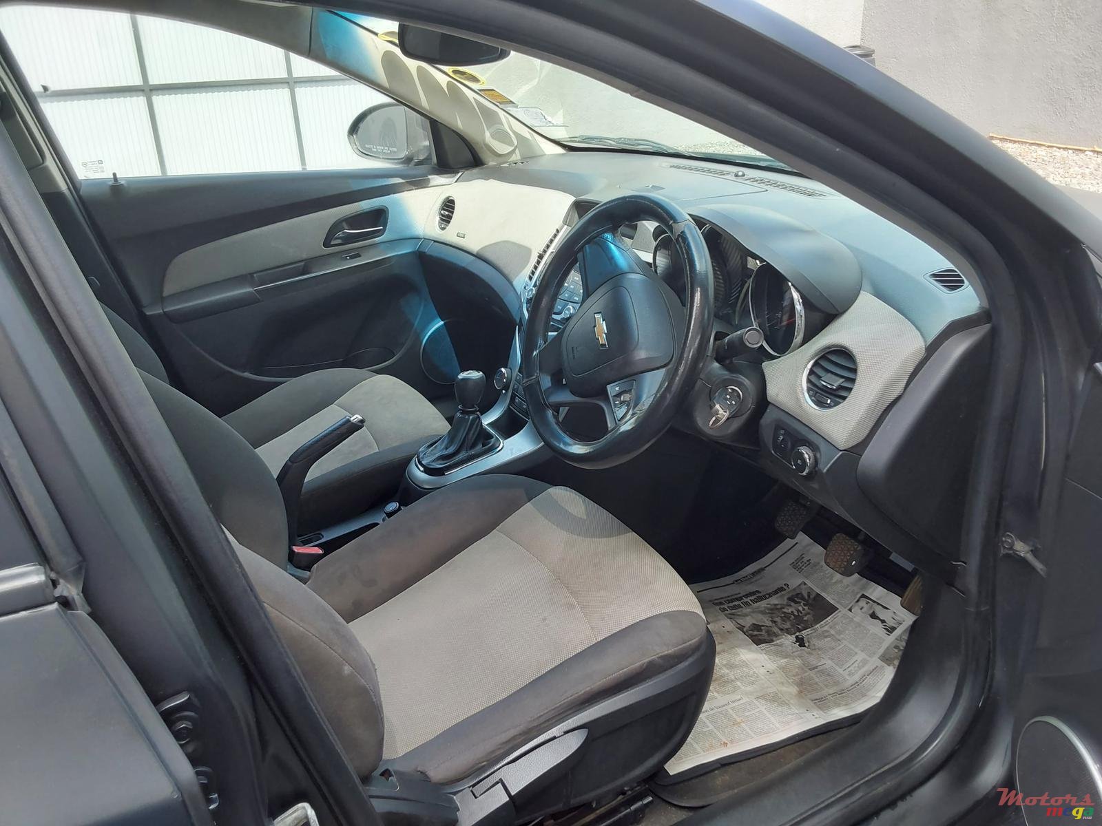 2012' Chevrolet Cruze LT photo #2