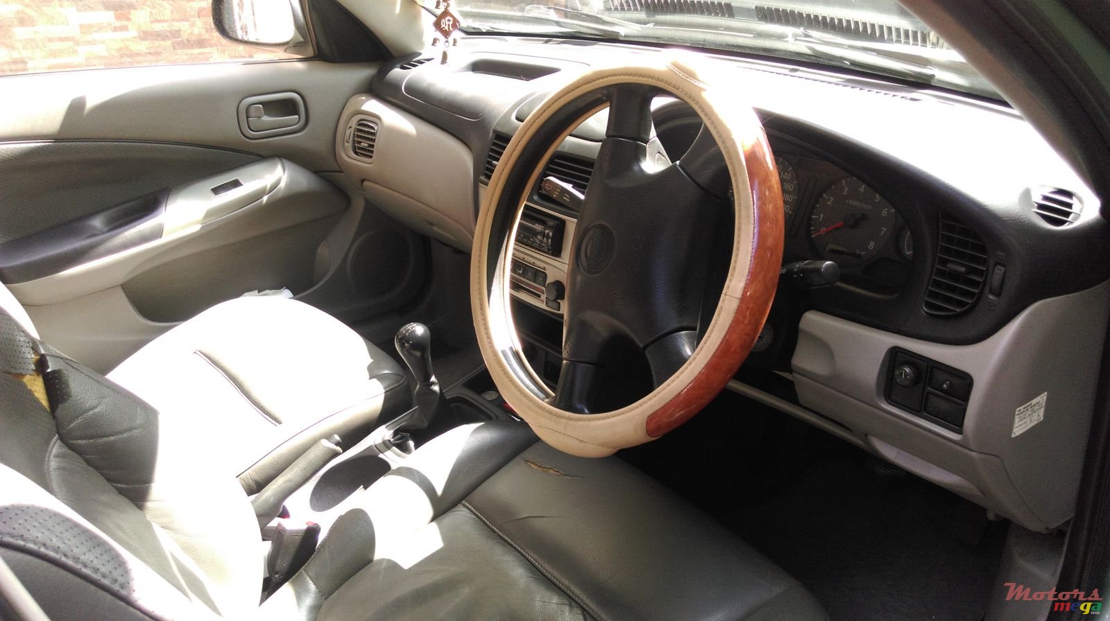 2002' Nissan Sunny photo #3