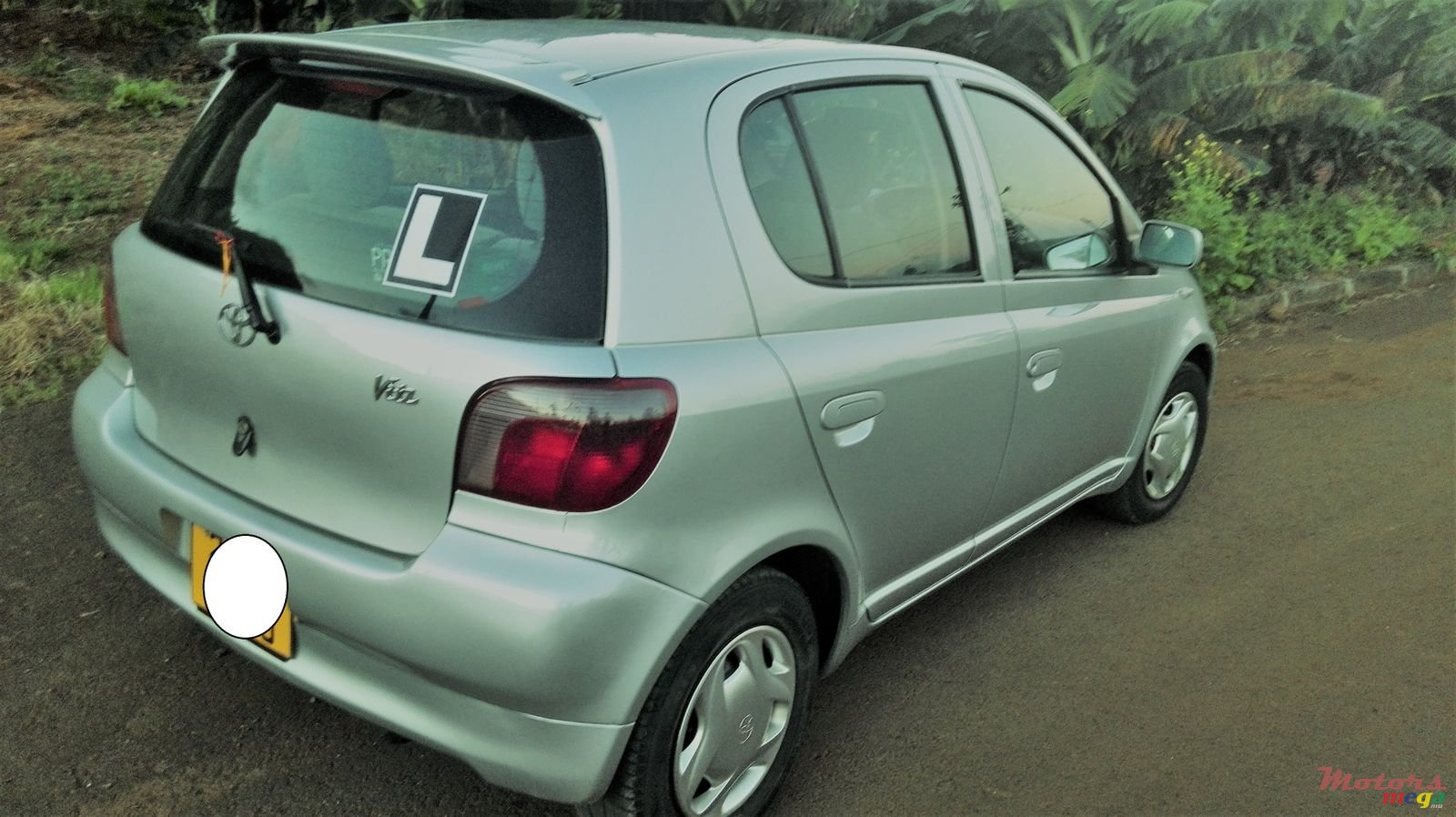 2000' Toyota Vitz photo #2