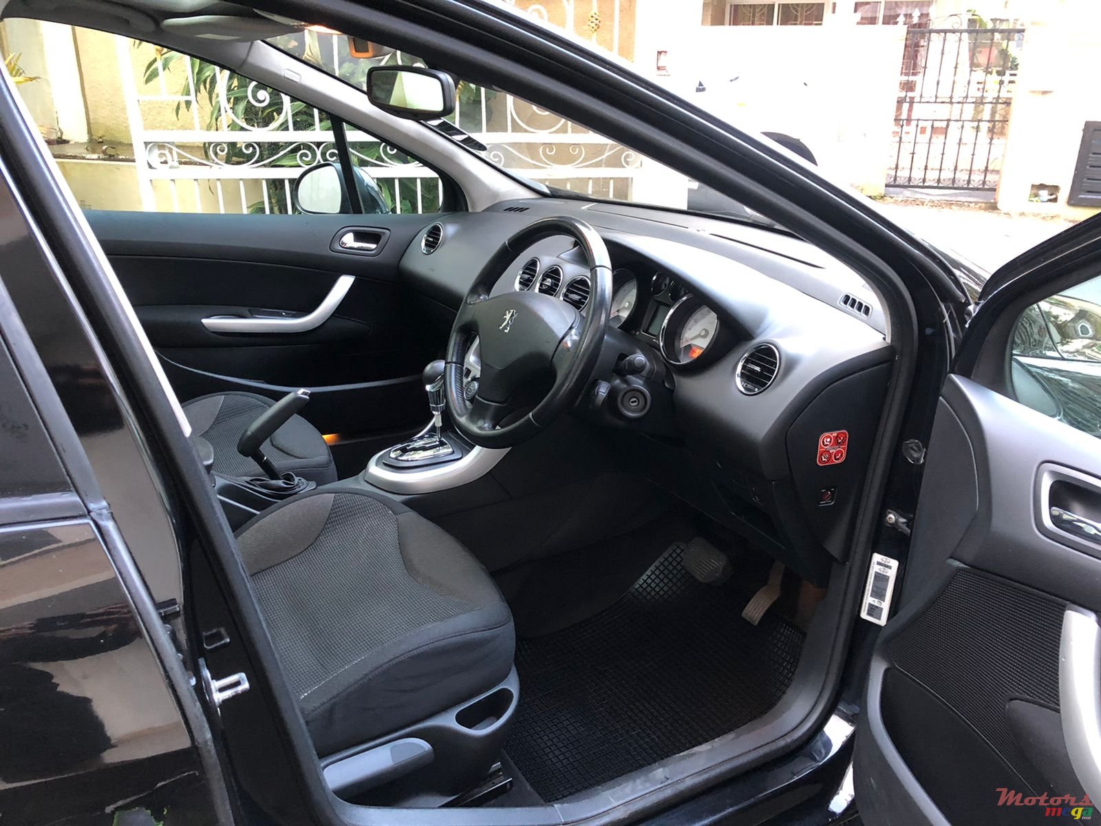 2009' Peugeot 308 Automatic photo #3