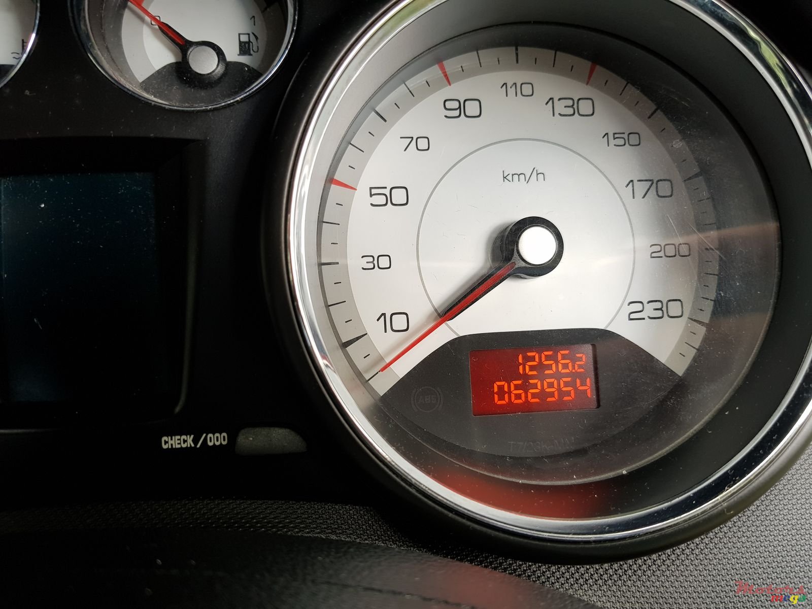 2009' Peugeot 308 photo #2