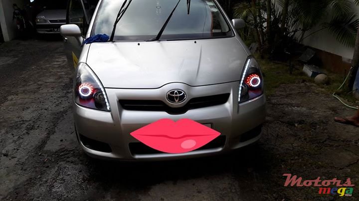 2009' Toyota Verso photo #1