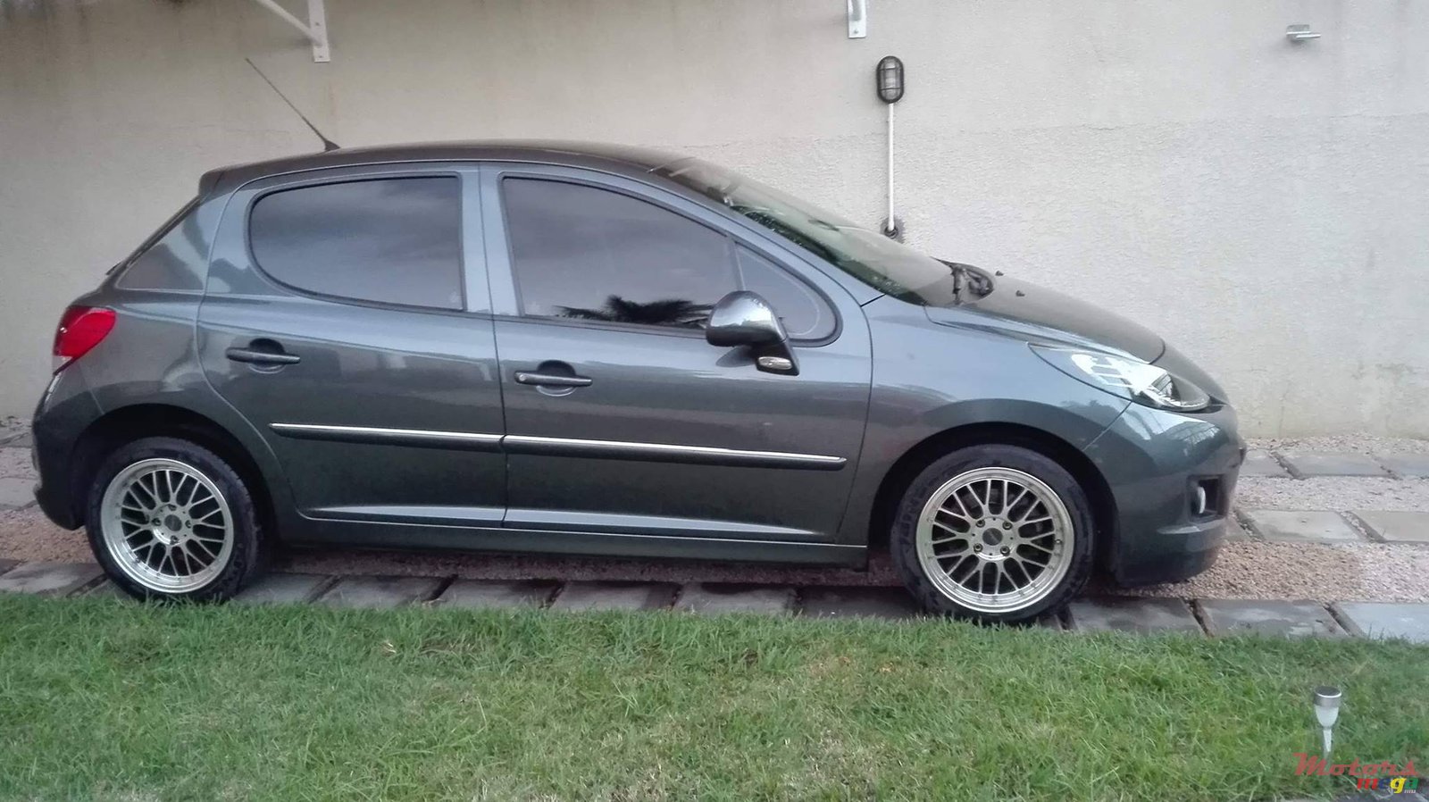 2012' Peugeot 207 photo #2