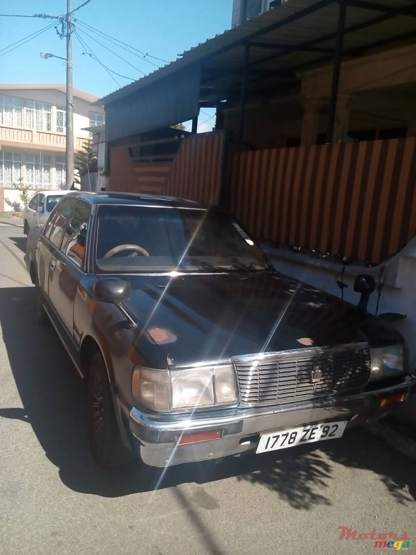 1992' Toyota Crown photo #1