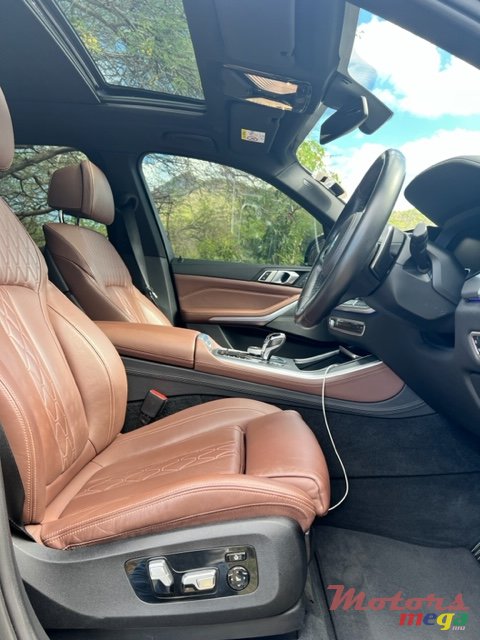 2020' BMW X5 M50I photo #2