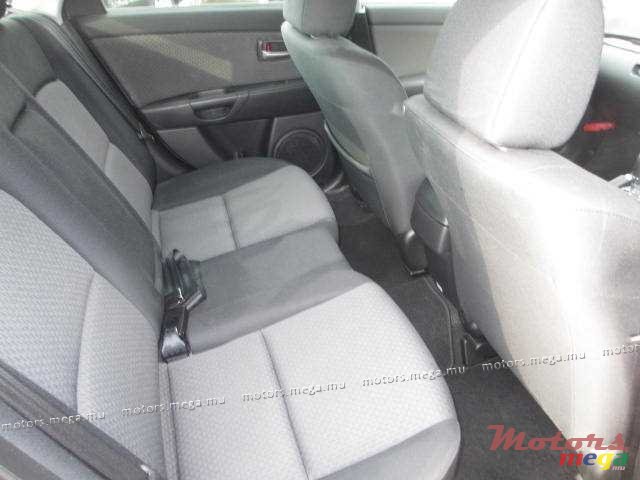 2005' Mazda Axela photo #3