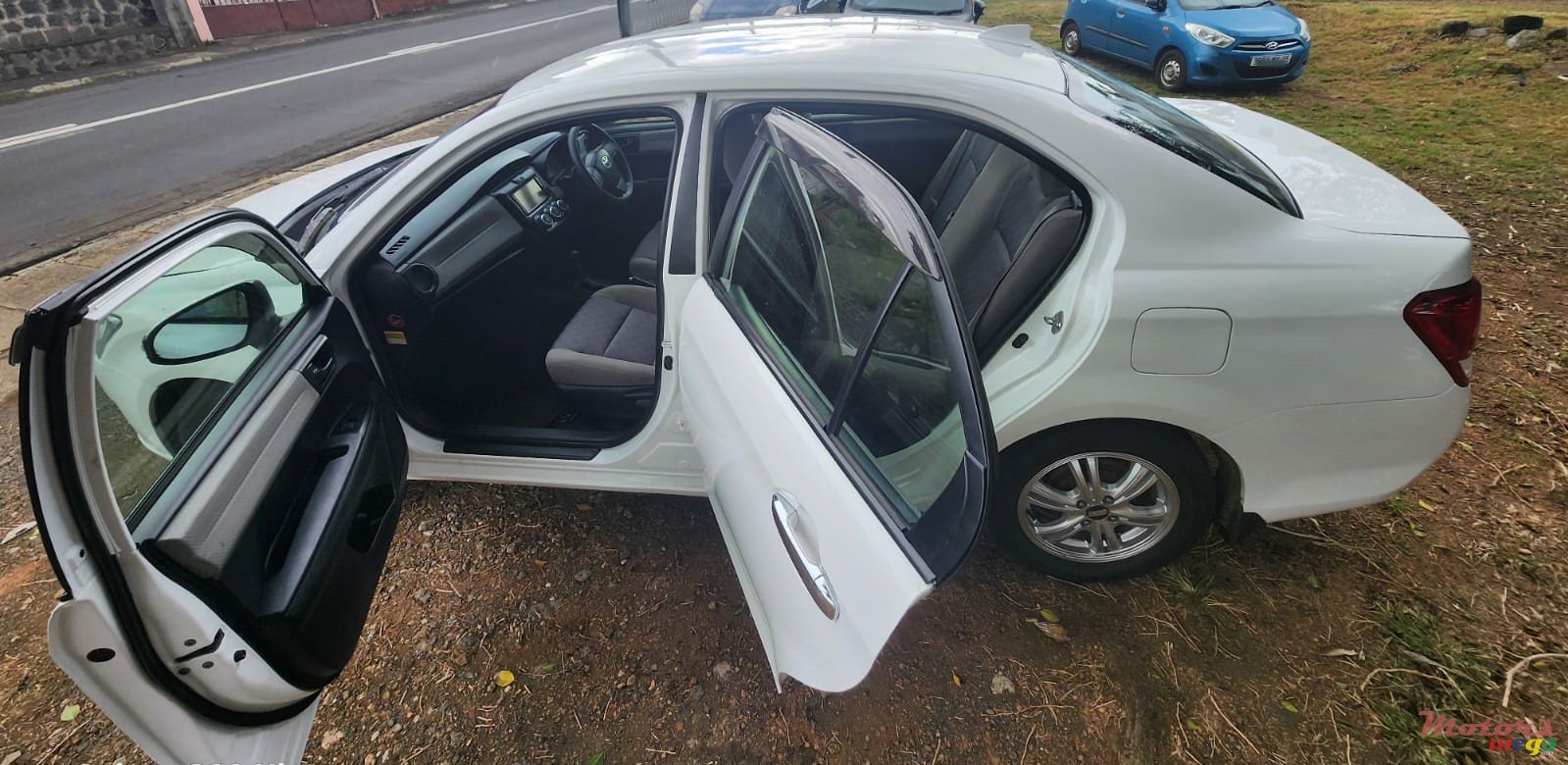 2014' Toyota Axio photo #6