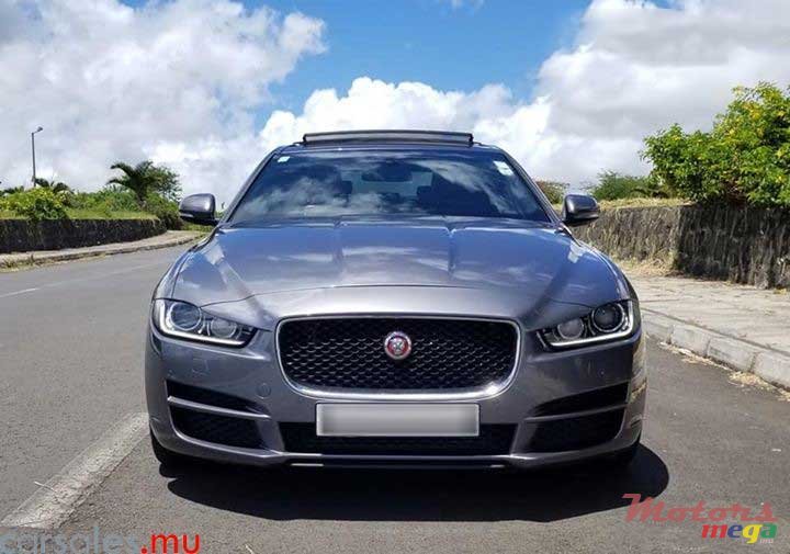 2017' Jaguar XE 2.0 photo #1