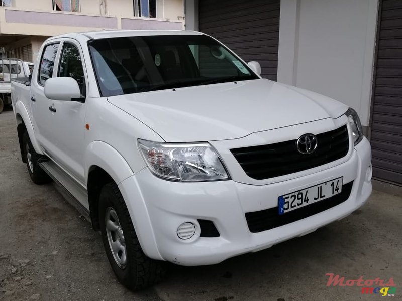 2014' Toyota Hilux photo #1