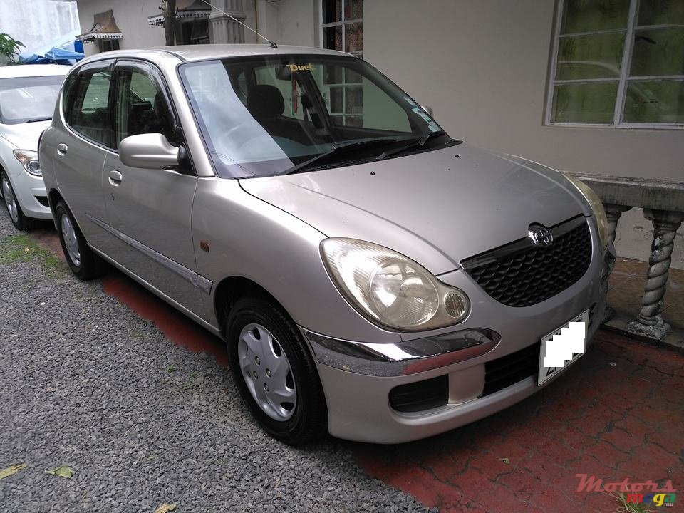 2002' Toyota Duet photo #2