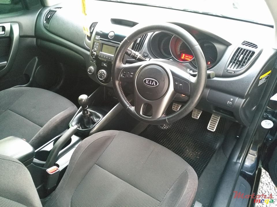2011' Kia Cerato Coupe photo #4