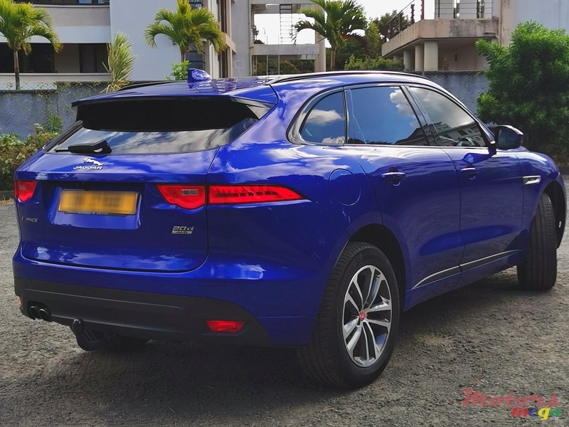 2017' Jaguar F-Pace F sport photo #3