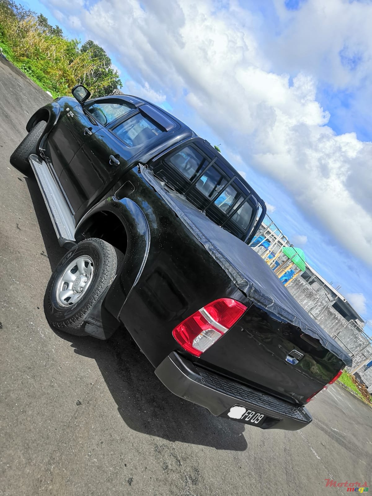 2009' Toyota Hilux 4x4 2.5L photo #2