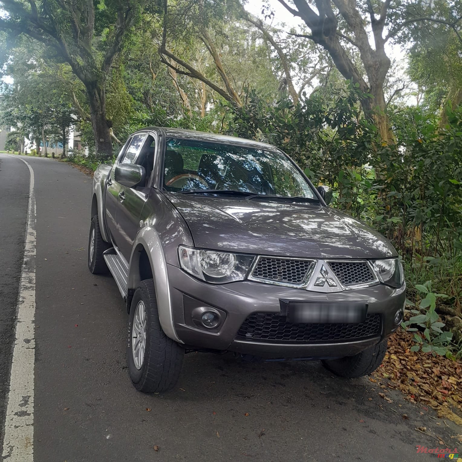 2010' Mitsubishi L 200 Sportero 4x4 photo #1