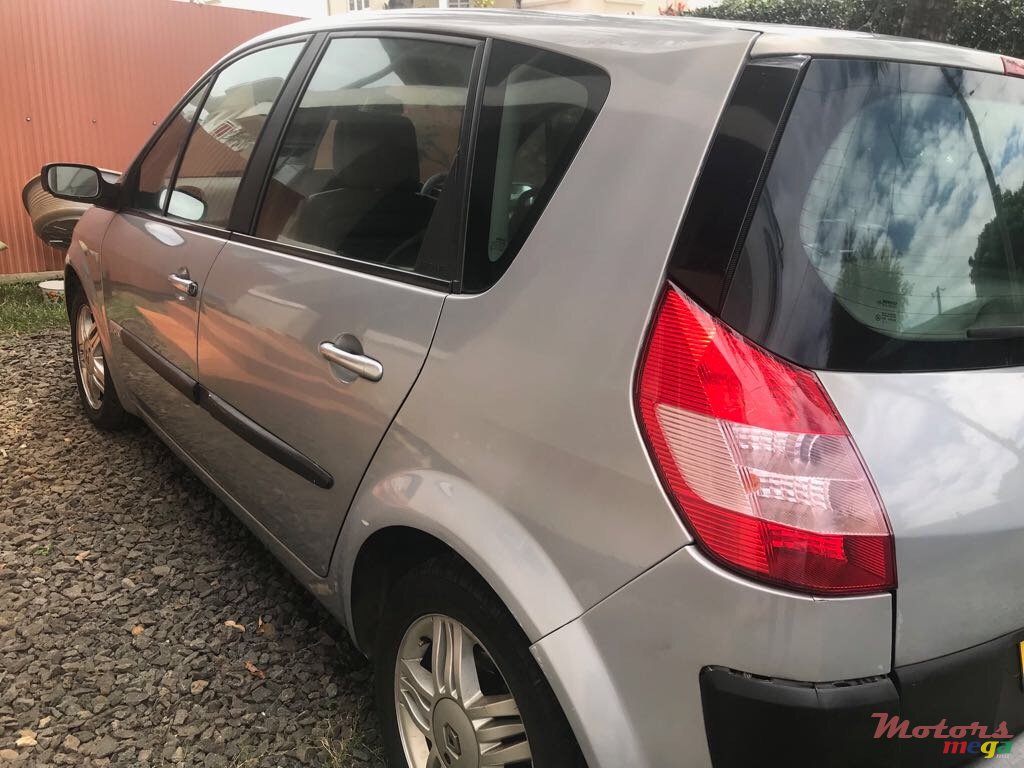 2005' Renault Scenic photo #3