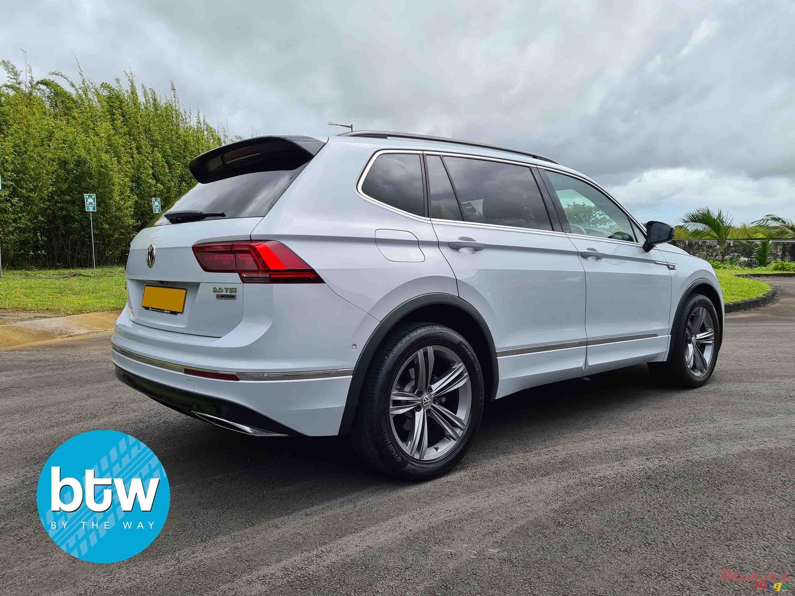 2019' Volkswagen Tiguan photo #3