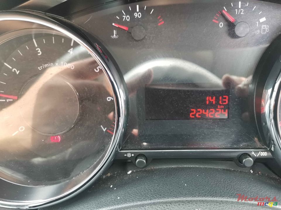 2012' Peugeot 3008 Pneus neuf, photo #3