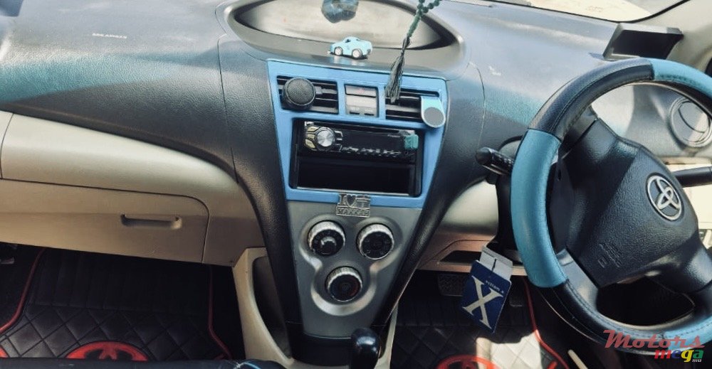 2006' Toyota Belta photo #6