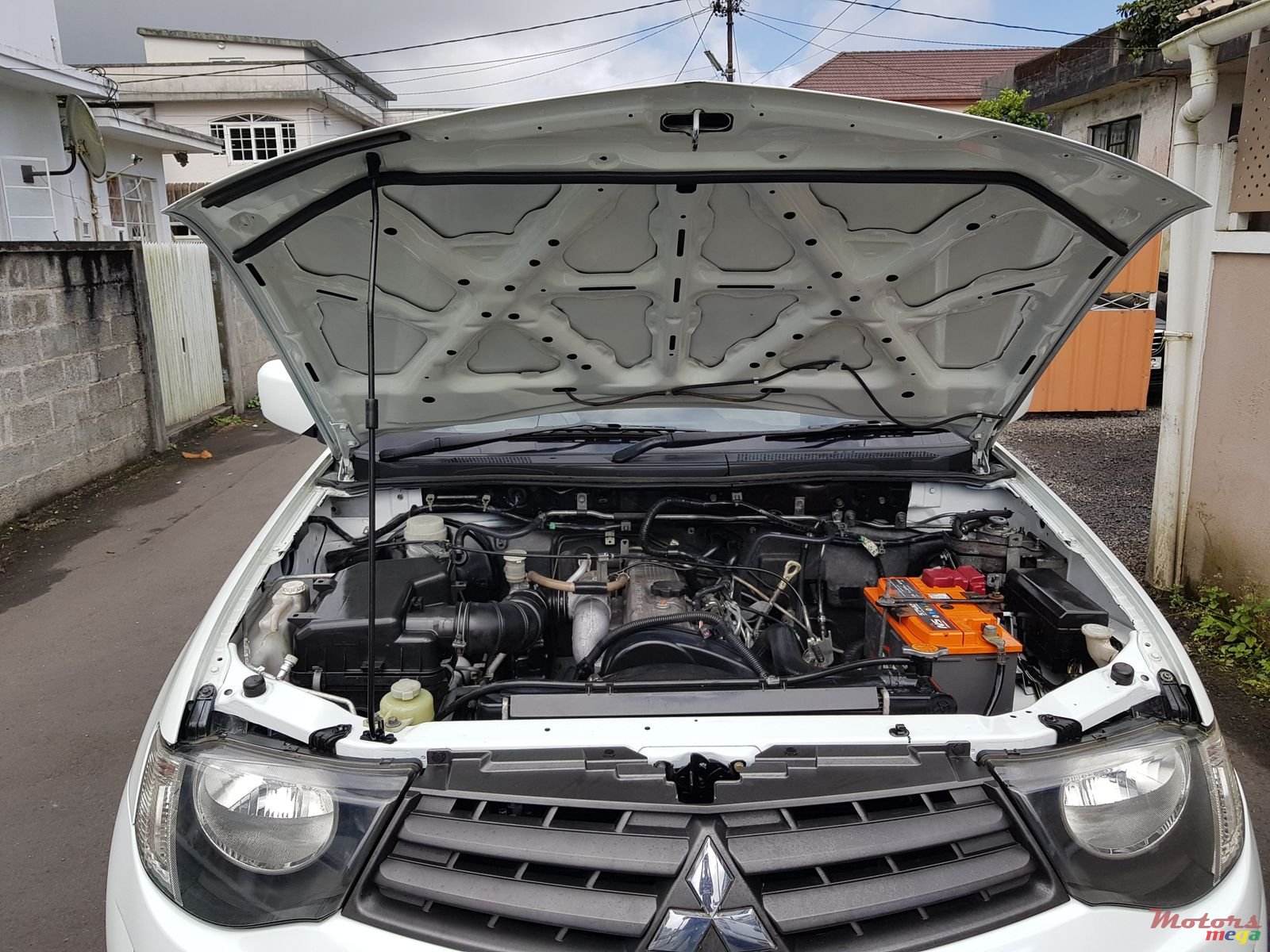 2011' Mitsubishi L 200 L200 2x4 photo #7