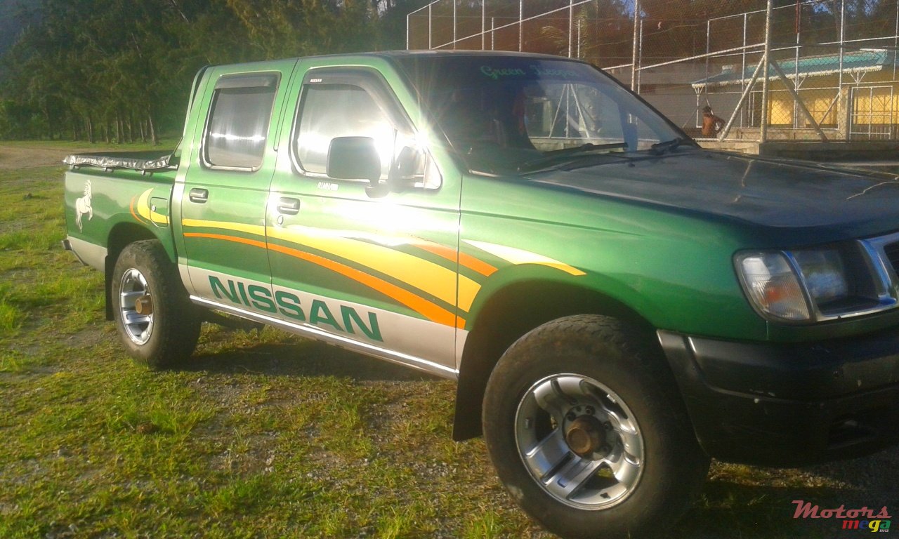 1999' Nissan Hardbody photo #2