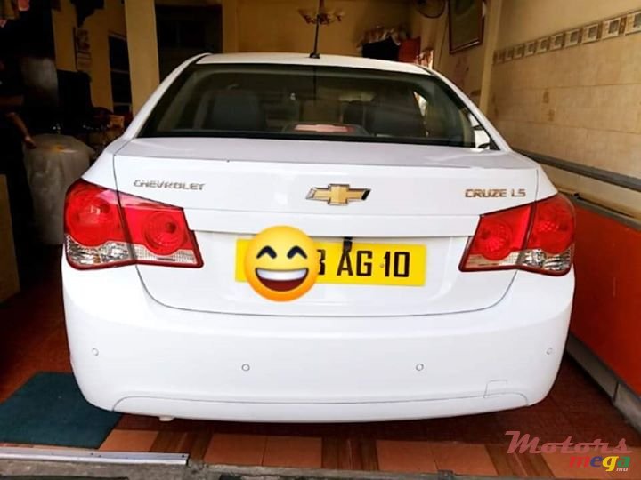 2010' Chevrolet Cruze photo #2