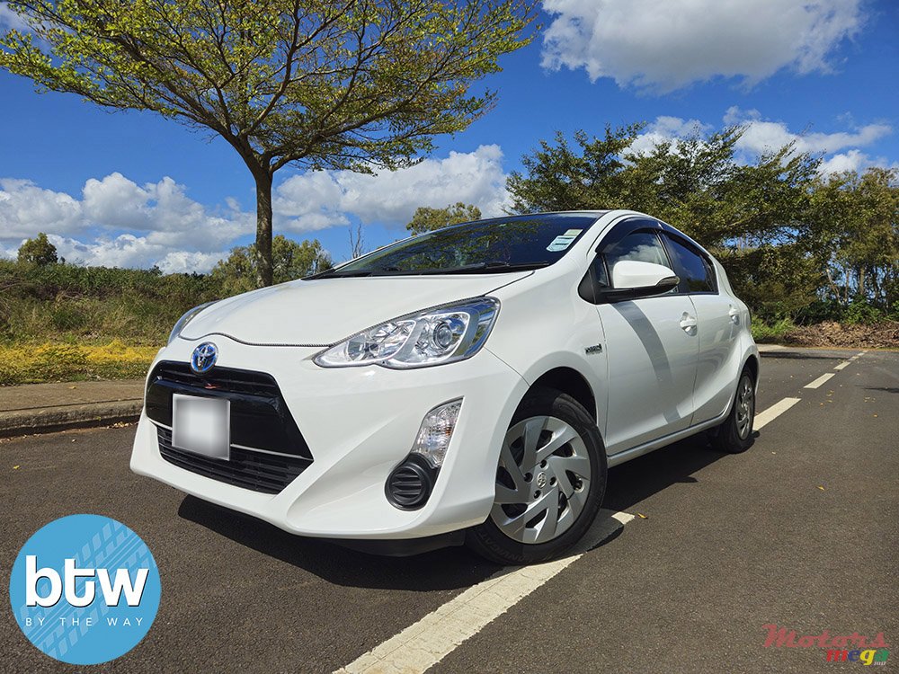 2016' Toyota Aqua photo #2