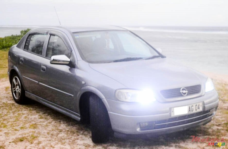 2004' Opel Astra G photo #1