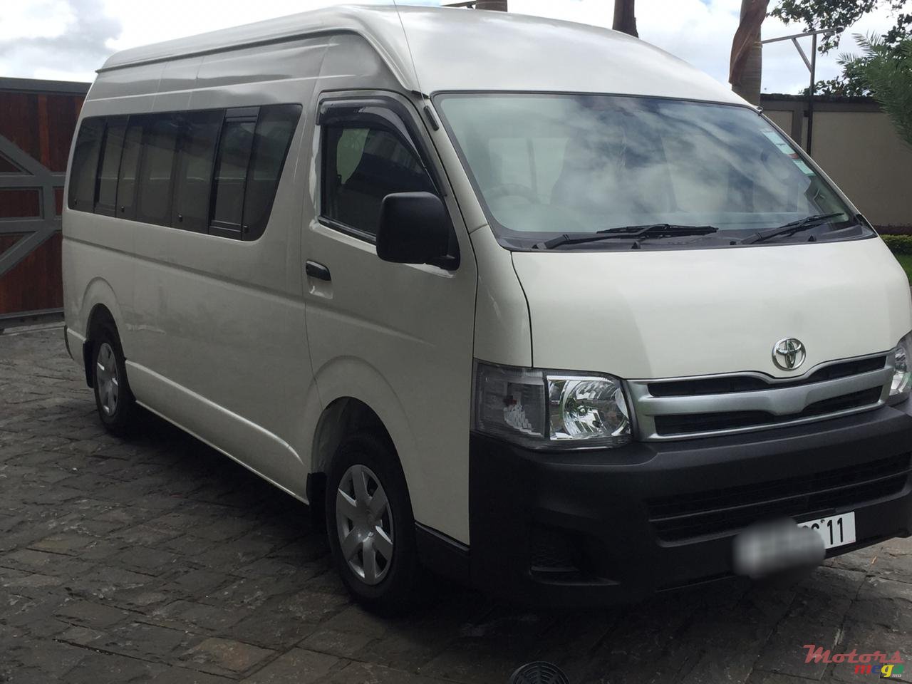 2011' Toyota HiAce photo #1