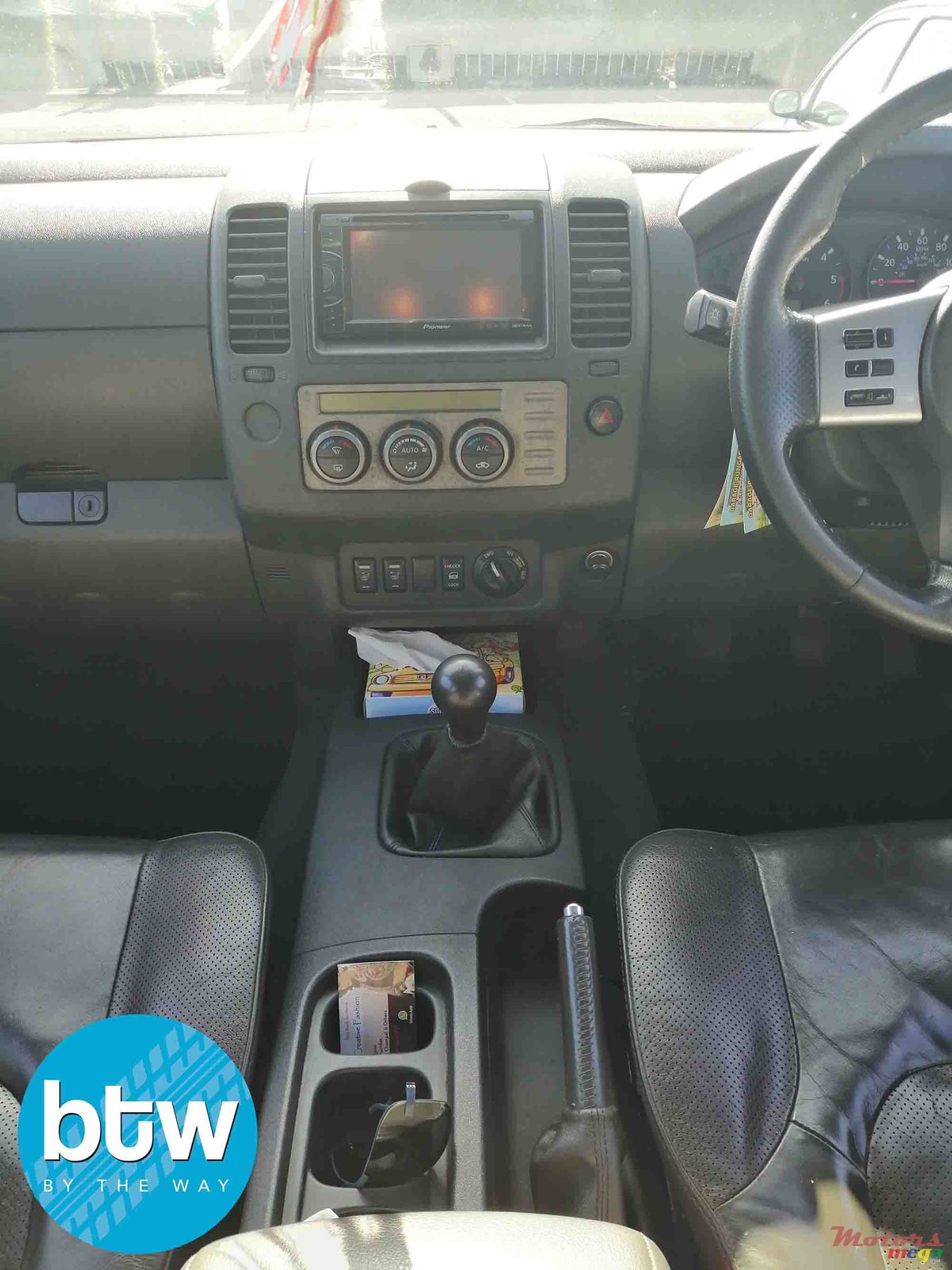 2009' Nissan Navara photo #6