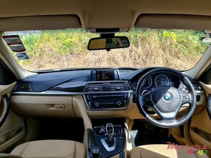 2012' BMW 320 photo #6