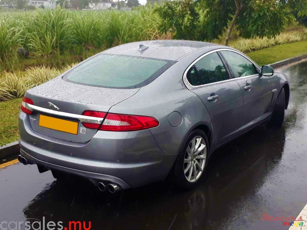 2013' Jaguar XF photo #3