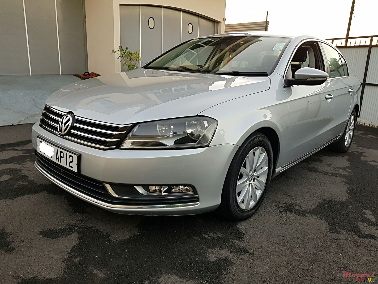 2012' Volkswagen Passat Manual photo #1