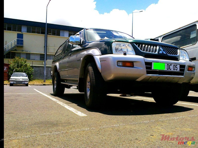 2005' Mitsubishi photo #1