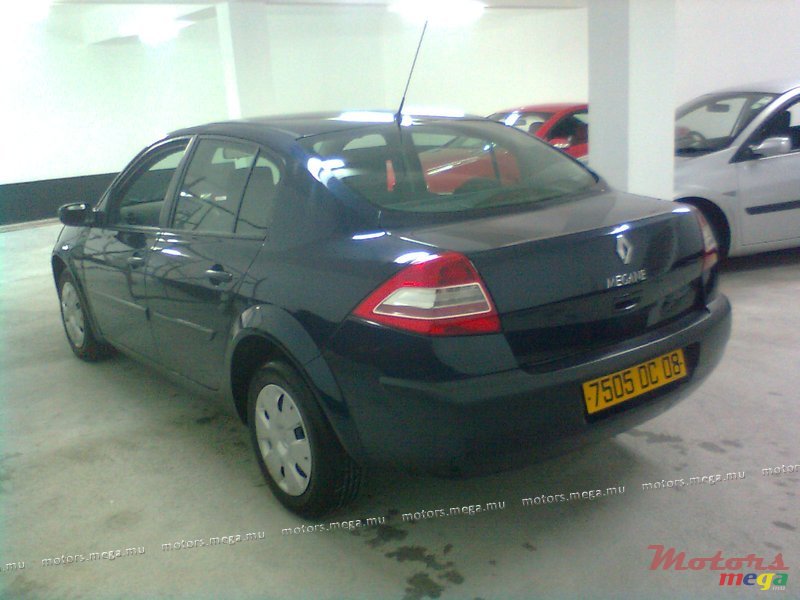 2008' Renault saloon photo #4