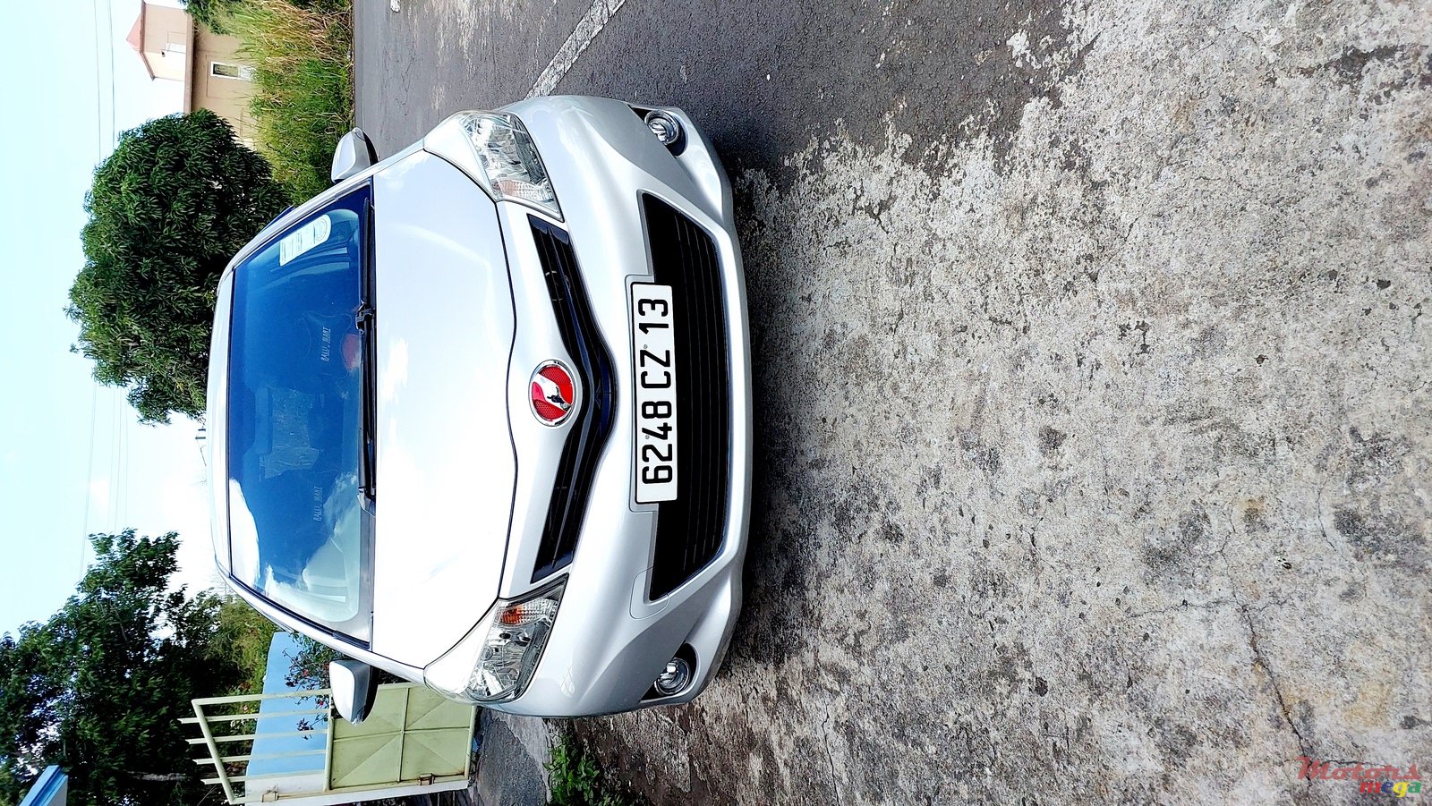 2013' Toyota Vitz photo #1