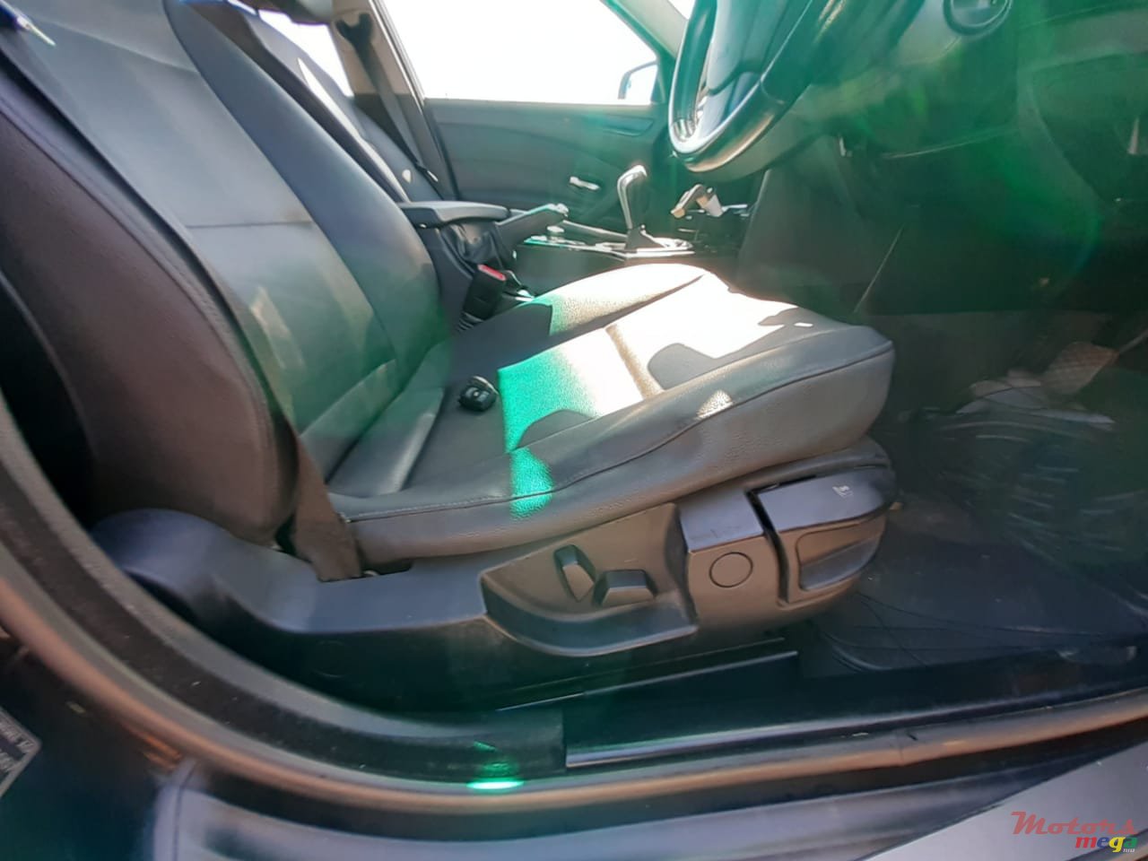 2009' BMW 520 photo #7