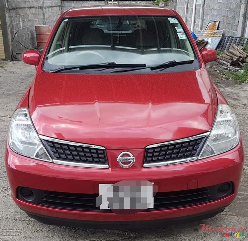 2005' Nissan Tiida photo #2