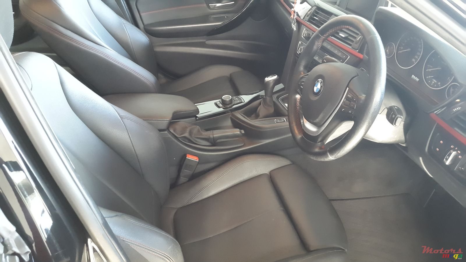 2012' BMW 3 Series Compact photo #2